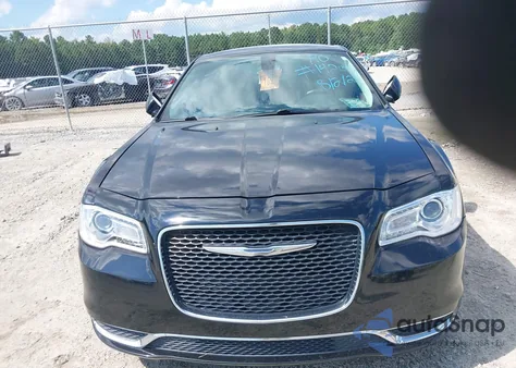 2017 Chrysler 300 Limited z USA, uszkodzony, nr VIN 2C3CCAAG9HH647028